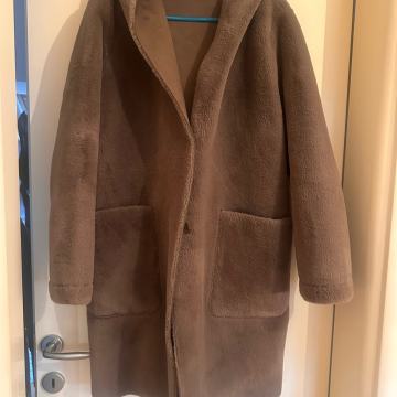 Zara bunda /kaput od umjetnog krzna