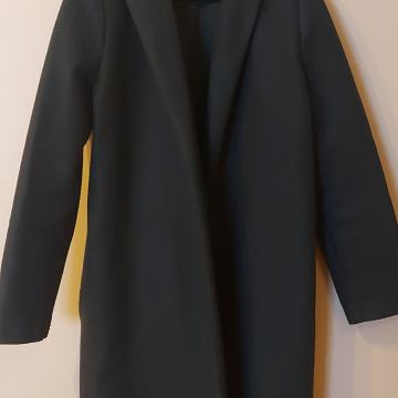 Zara kaput tamnozelene boje 20 €