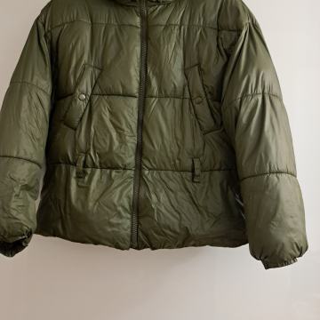 Zara kraca jakna sa kapuljacom velicina L