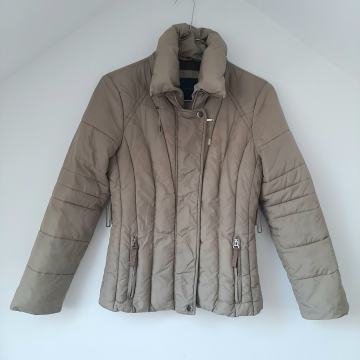 ZARA prijelazna kratka bež jakna 38