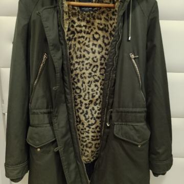 Zara vel S kvalitetna postavljena jakna ugodna i topla