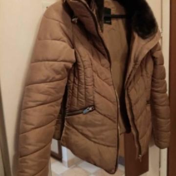 Zara XS kvalitetna ugodna topla jakna