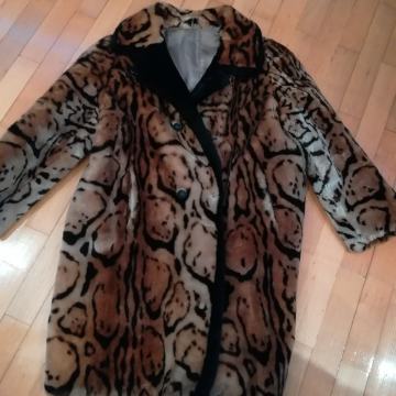 Zenska bunda od janjeceg krzna