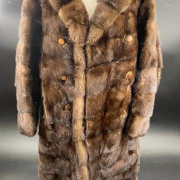 Ženska bunda, kombinacija bizamskog štakora i nerca