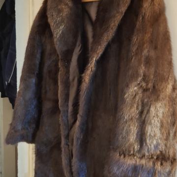 Zenska bunda od nerca