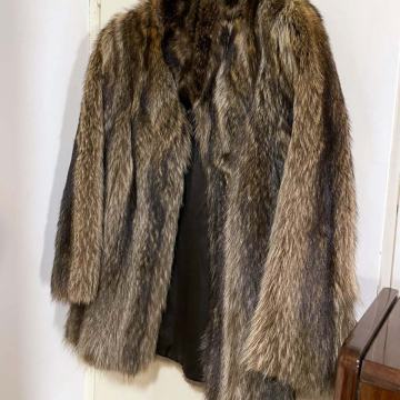 ŽENSKA BUNDA OD NUTRIJE