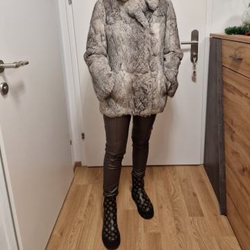 Ženska BUNDA ,vel 38-40,pravo krzno NIKAD NOŠENA, NOVO.....