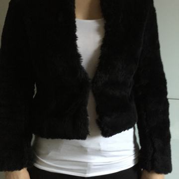 Ženska crna bundica vel. 38