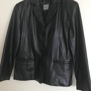 Zenska crna kozna jakna / sako Montego 42