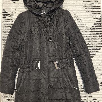 ženska crna zimska  jakna