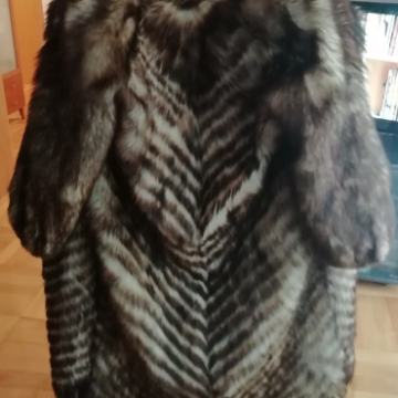 Ženska dugačka bunda original krzno od Korejskog vuka. Veličina 44.