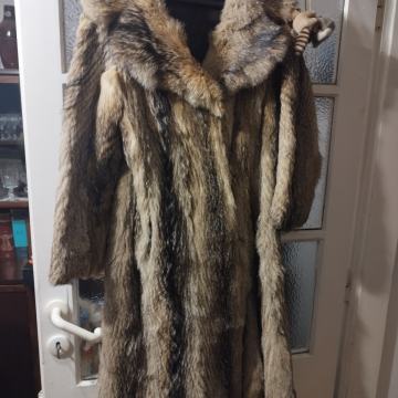 Ženska dugačka bunda od pravog krzna prodajem