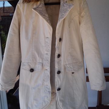 Ženska jakna - bijela-bež s perlama, kaput