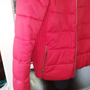 Ženska jakna sa kapuljačom