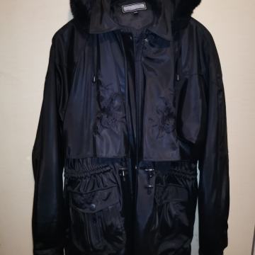 Ženska jakna s kapuljačom