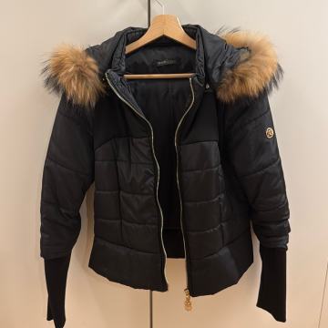 Ženska jakna sa kapuljačom