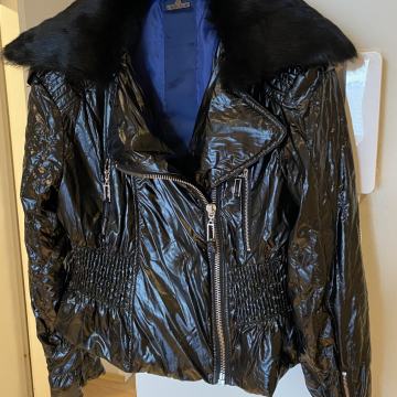 Zenska jakna pravo krzno zimska nova Ofset hitno PRILIKA