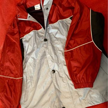 ZENSKA JAKNA ZA VJETAR I KUSU BR 38