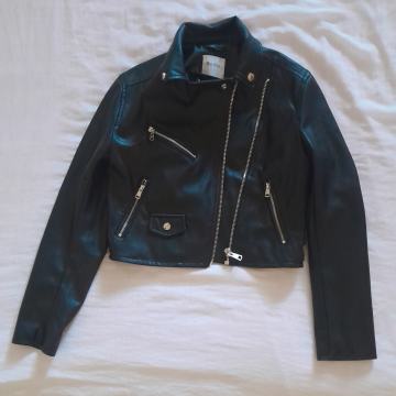 Ženska kožna jakna Bershka