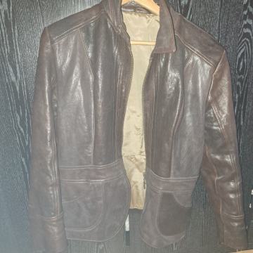 Zenska kozna jakna(Original koža)Sa svilenkastom postavom br.38velič.M