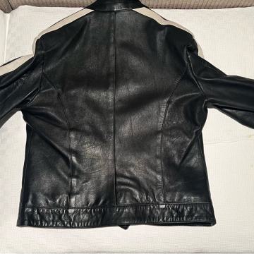 Ženska kožna jakna