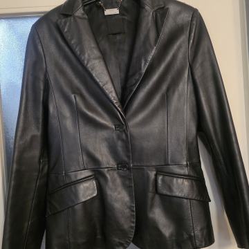 Ženska kožna mango jakna