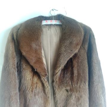 ŽENSKA KRZNENA BUNDA 42 L