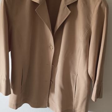 ženska lagana jakna 44