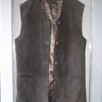 ŽENSKA LAGANA KOŽNA JAKNA / PRSLUK 40 M