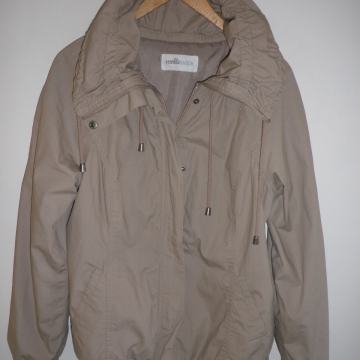 ŽENSKA LAGANA PAMUČNA JAKNA / VJETROVKA 40 M