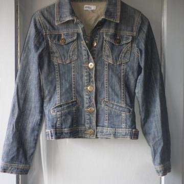 ŽENSKA LAGANA TRAPER JAKNA 32 - 34 XS