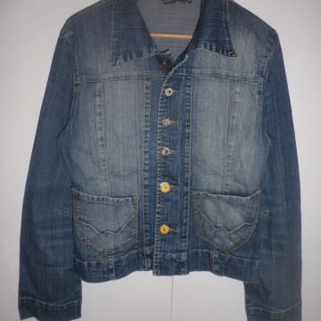 ŽENSKA LAGANA TRAPER JAKNA 36 S