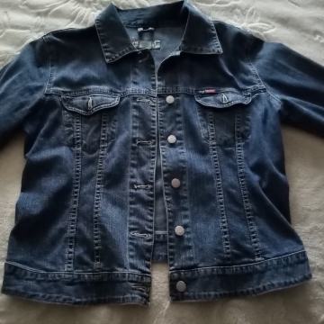 Ženska traper jakna veličina 40