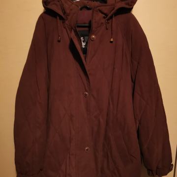 Ženska zimska jakna s kapuljačom