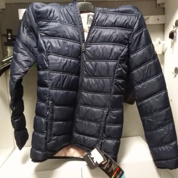 Ženska zimska jakna saskidivom kapuljačom