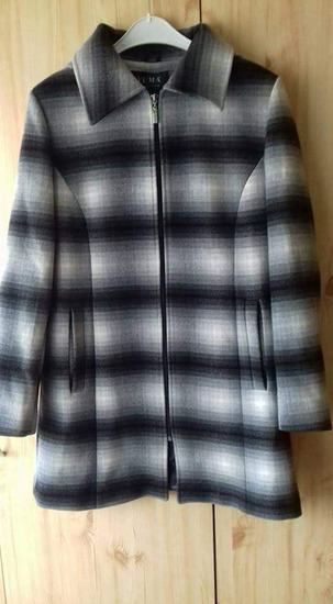 Ženski kaput sa kapuljačom vel.38