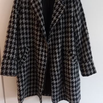 Jako lijepi ženski kaput