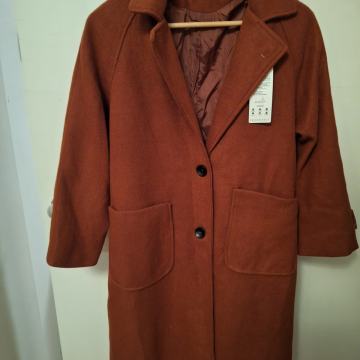 Ženski kaput smeđi broj M