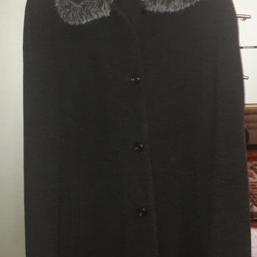 Ženski kaput vel. 38