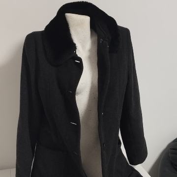 Ženski kaput Vel.S  OČUVANO