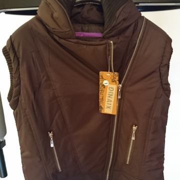 Novi ženski prsluci raznih veličina