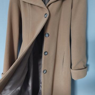 Zenski smedi kaput za 20 eura