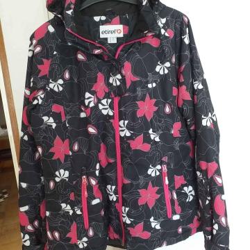 Jakna br.42 crno-roza topla sa kapuljačom