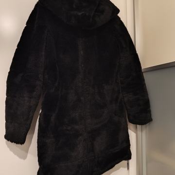 Zimski kaput od umjetnog krzna