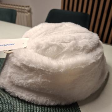 BIJELA KAPA ŠUBARA vel.UNI NOVO  S ETIKETOM