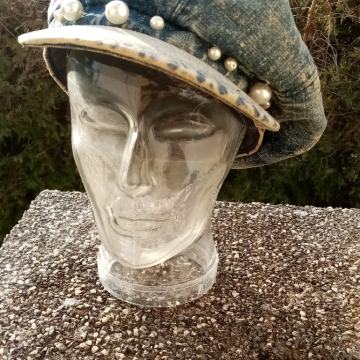 kapa traper sa šiltom