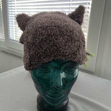 Teddy kapa sa ušima