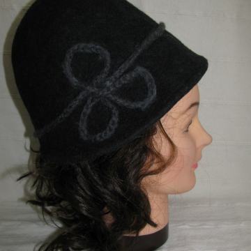 Kapa ž. crni filc, list djeteline. ob.55 cm. KING