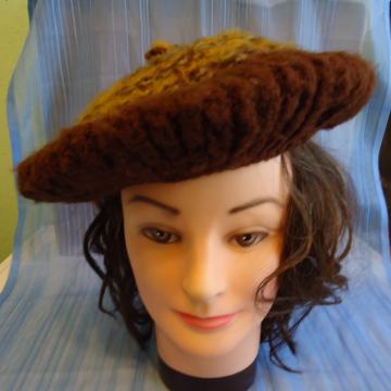 Kapa ž. vunena, smeđa plitka.