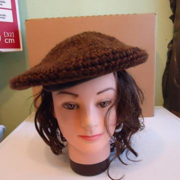 Kapa ženska, vunena, smeđa.